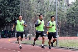 1 trợ lý trọng tài không kiểm tra thể lực vì huyết áp cao; HLV Vũ Tiến Thành thôi giữ chức Chủ tịch CLB Sài Gòn