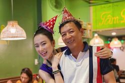 Angela Phương Trinh tổ chức sinh nhật cho bố, tiết lộ lí do em gái không có mặt