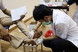 Phát minh tất chống hôi chân bằng tráng phủ nano oxit kẽm