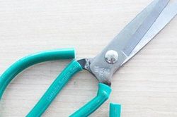 Nghệ An: Học sinh lớp 8 dùng kéo đâm học sinh lớp 5 tử vong