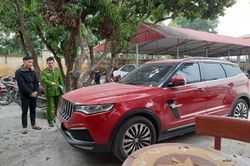 Truy nã đối tượng trong vụ nổ súng vào ô tô của Dương Minh Tuyền