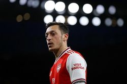 Mesut Oezil và cái kết buồn cho một nghệ sĩ tài ba