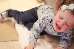 7 dấu hiệu tiêu cực tác động đến trẻ