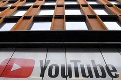 Đến lượt YouTube khóa kênh của ông Trump
