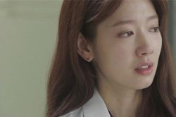Mới lên tiếng đòi đi dự tiệc cùng chồng, anh đã bực bội giáng cho tôi một cú sốc không thể đau điếng hơn
