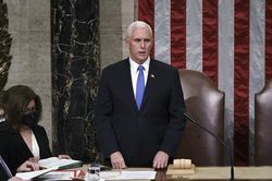 Phó Tổng thống Mike Pence khước từ phế truất ông Trump