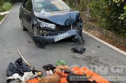 Hai cẩu tặc để lại ô tô chạy thoát thân khi bị người dân truy đuổi