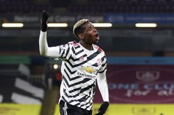 Pogba ghi bàn, Man Utd lên ngôi đầu Ngoại hạng Anh