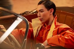 Tạm rời xa sở trường ballad ủy mị, Erik trở lại bằng MV siêu thực từ hành tinh khác