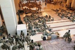 Mỹ: Vệ binh Quốc gia nằm la liệt tại Điện Capitol