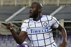 Lukaku đưa Inter đối đầu Milan tại tứ kết Coppa Italia