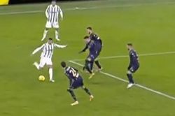 Ronaldo hút 3 cầu thủ đối phương trong bàn thắng của Juventus