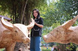 Tạo hình linh vật trâu tại đường hoa Nguyễn Huệ Tết Tân Sửu
