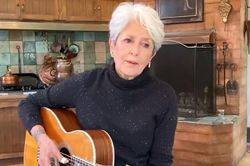 Huyền thoại Joan Baez 80 tuổi: Vẫn dạt dào tình yêu cuộc sống