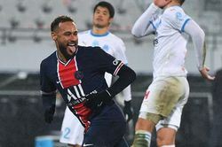 Neymar trả đũa đối thủ sau khi bị phạm lỗi