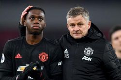 Bóng đá hôm nay 14/1: MU sắp mua hậu vệ. Trọng tài chỉ trích Klopp đạo đức giả
