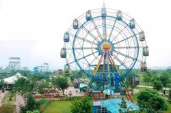 Tàu lượn siêu tốc văng khỏi đường ray, ba trẻ em thương vong