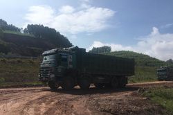 Xe quá tải vẫn 'tung hoành' tại nhiều địa phương