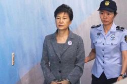 Cựu Tổng thống Hàn Quốc bị kết án 20 năm tù vì tham nhũng
