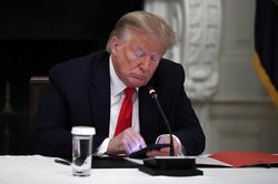 Ông Trump trở thành Tổng thống đầu tiên trong lịch sử Mỹ bị luận tội 2 lần