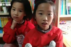 Nghị lực đáng nể của cô bé chỉ có một tay nổi tiếng ở Trung Quốc
