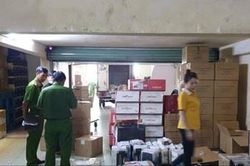 Phát hiện hàng ngàn chai rượu ngoại trong kho hàng 'siêu khủng' không hóa đơn chứng từ