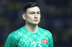 Người đại diện bị Muangthong United kiện lên FIFA, Đặng Văn Lâm sẽ trả giá đắt?
