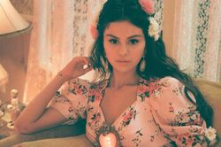 Nếu trái tim bạn đang 'tan vỡ', hãy xem ngay MV mới của Selena Gomez để được chữa lành!