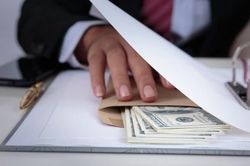 5 tên tội phạm này đã làm gì trong một vụ án kỳ lạ mà bị cư dân mạng gọi là 'điên rồ nhất'?