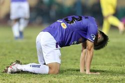 Hà Nội FC tố Nam Định tưới nước vào sân để phá lối chơi