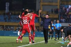 Cầm cờ và giữ cờ