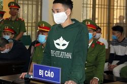 Truy sát hàng xóm vì bị chửi 'con hoang'