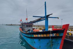 Kịp thời khắc phục sự cố tàu cá tại huyện đảo Trường Sa