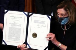 Tổng thống Trump 'đi vào lịch sử'