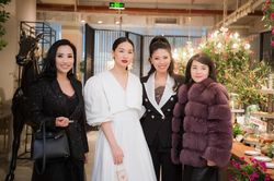 BTV Ngọc Trinh tái xuất xinh đẹp