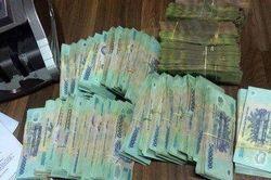 Lừa chạy chức Vụ phó, chiếm đoạt hàng chục tỉ đồng