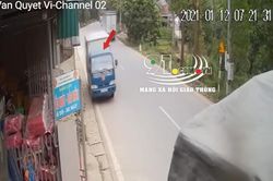 Clip: Ô tô tải trôi tự do trên đường khiến nhiều người tò mò, may mắn hơn phải kể đến điều này