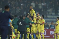 Nam Định hạ nhục Hà Nội FC ngày mở màn V-League 2021