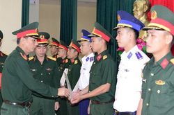 Trường Trung cấp Kỹ thuật Miền Trung bế giảng khóa 61 lái xe ô tô quân sự