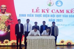Sinh viên Đại học Đà Lạt ký cam kết thực hiện Nội qui 'Văn hóa học đường'