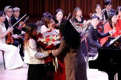 Ấn tượng với màn trình diễn của nghệ sĩ piano Đào Thu Lê