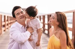 Ngắm bộ ảnh đẹp như tranh vẽ của gia đình Thúy Diễm – Lương Thế Thành