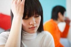 Tôi đau đầu vì thói quen quái gở của bố chồng