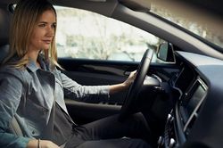 Những sai lầm dễ mắc phải khi lái xe số tự động