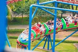 Nữ sinh kể lại giây phút kinh hoàng toa tàu lượn vỡ đôi, văng khỏi đường ray: Mở mắt thấy bạn bị khung xe chèn vào bụng, rơi xuống dưới bãi cỏ