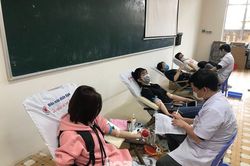 Chủ Nhật Đỏ: Sinh viên ĐH Đà Nẵng sưởi ấm ngày Đông lạnh bằng những giọt máu hồng