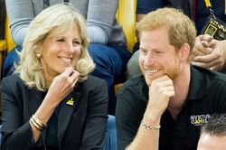 Tình bạn đặc biệt của bà Biden và Hoàng tử Harry