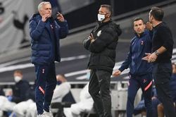 Trực tiếp Sheffield vs Tottenham: Mourinho đã công kích đối thủ khủng khiếp thế nào?