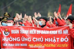 Hàng ngàn sinh viên diễu hành hưởng ứng 'Chủ Nhật Đỏ' 2021