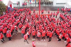 Sinh viên Đại học Bách khoa trước giờ khai hội Chủ nhật Đỏ